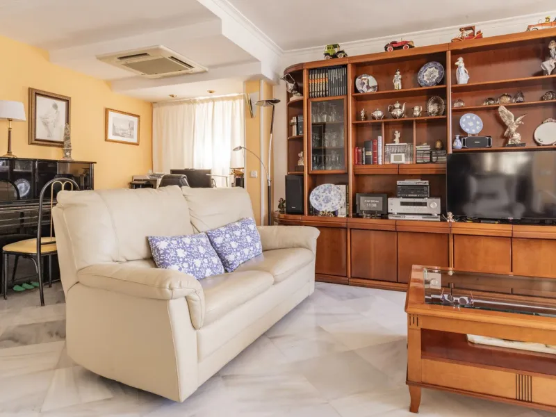 Apartment - Middle Floor Apartment в продаже в Málaga, Málaga. В доме 4 спален и 4 ванных комнат. Площадь дома 221 м²