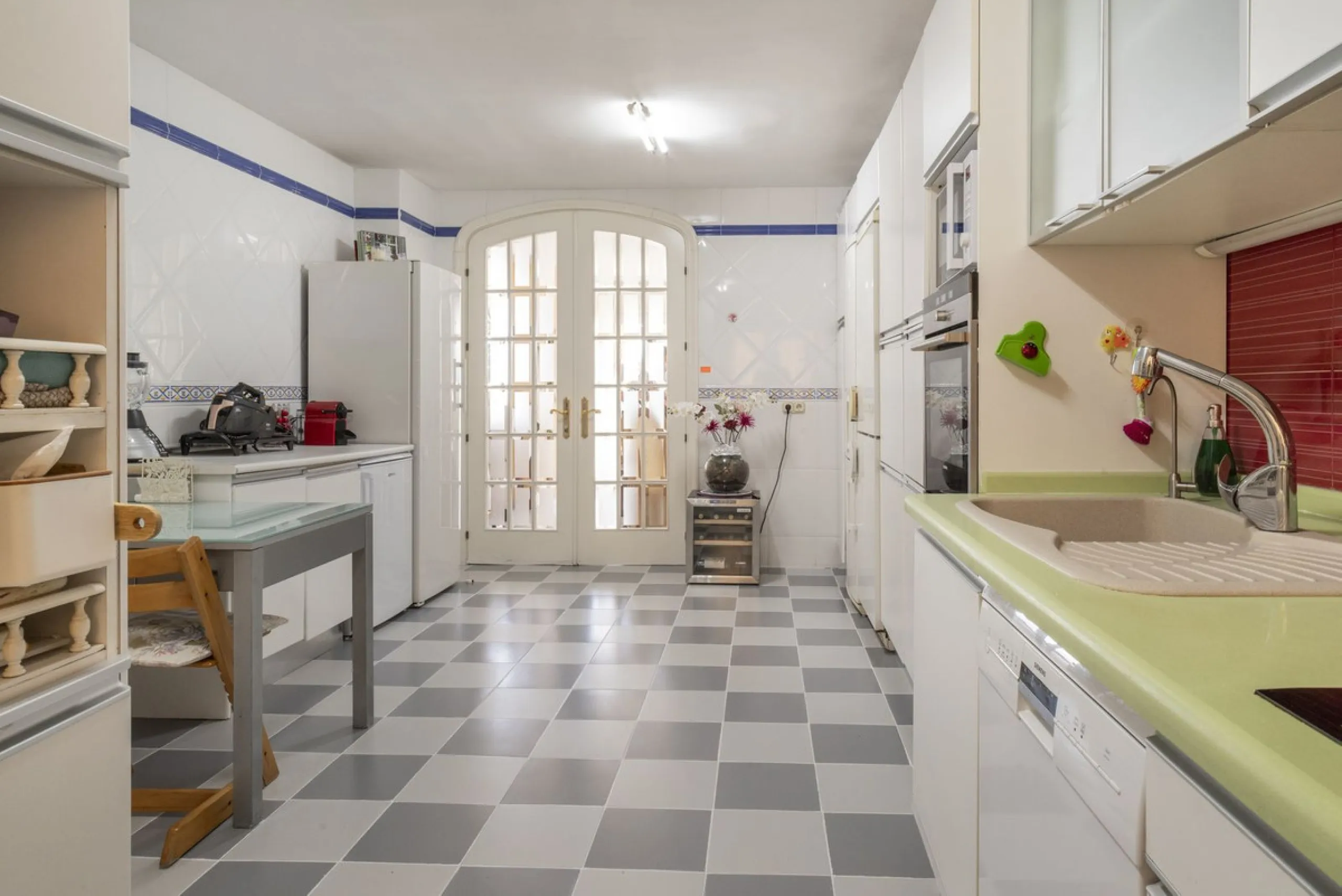 Apartment - Middle Floor Apartment в продаже в Málaga, Málaga. В доме 4 спален и 4 ванных комнат. Площадь дома 221 м²