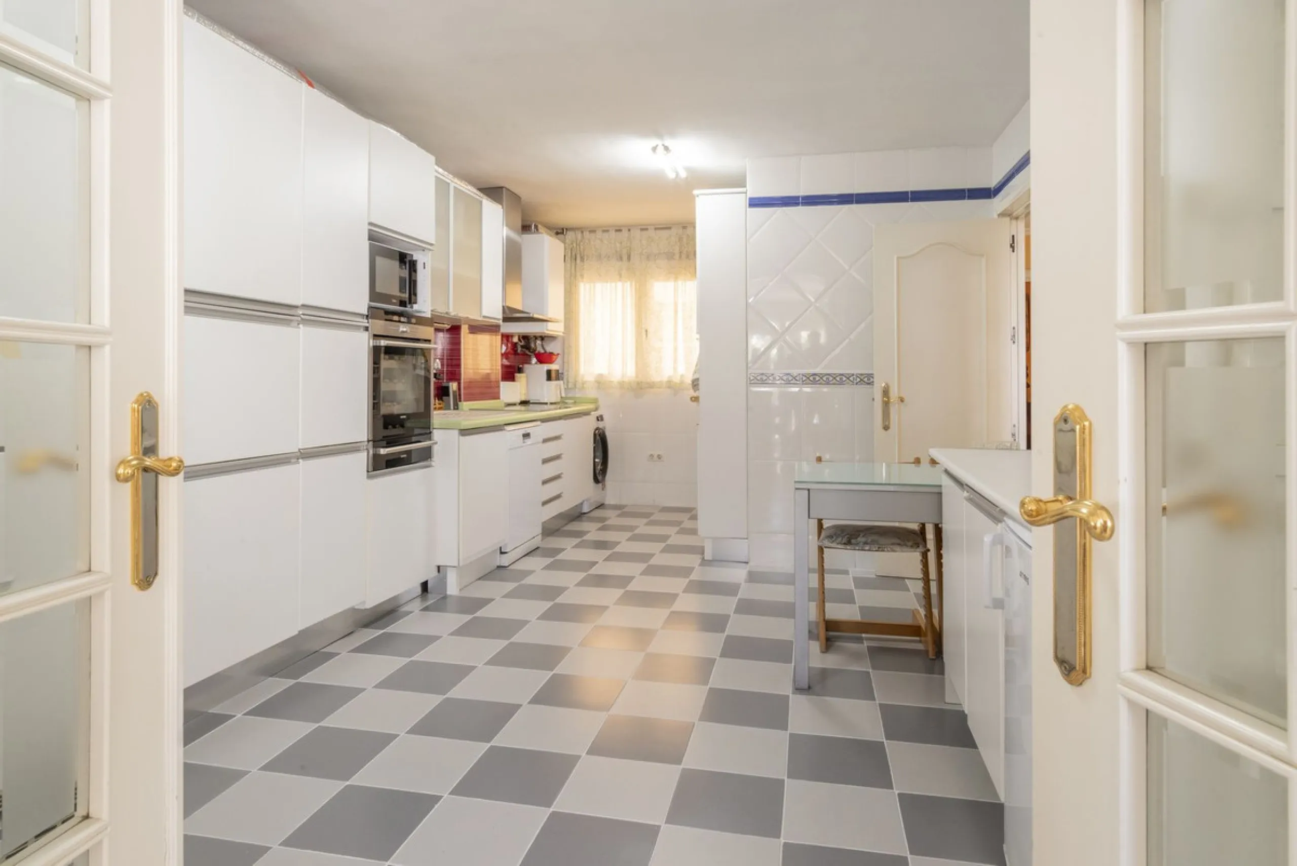 Apartment - Middle Floor Apartment в продаже в Málaga, Málaga. В доме 4 спален и 4 ванных комнат. Площадь дома 221 м²