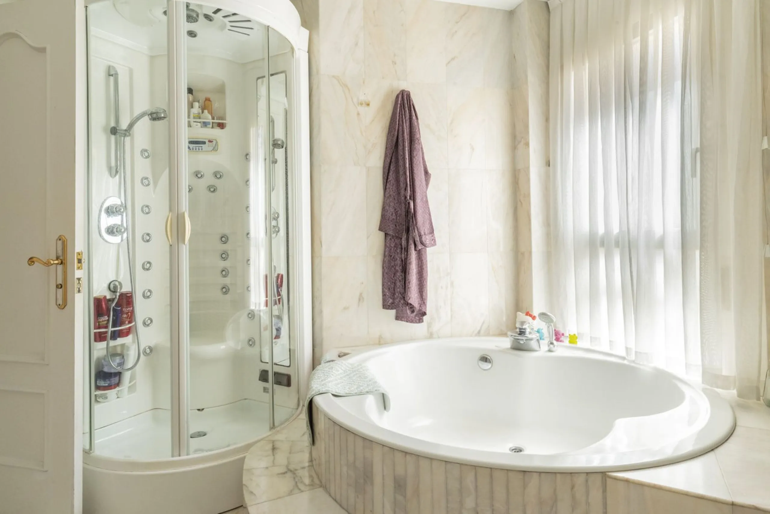 Apartment - Middle Floor Apartment в продаже в Málaga, Málaga. В доме 4 спален и 4 ванных комнат. Площадь дома 221 м²