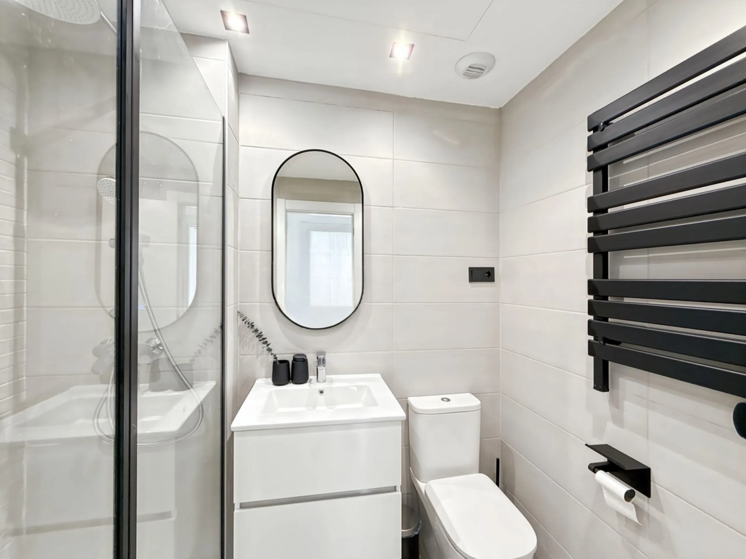 Apartment - Middle Floor Apartment в продаже в Málaga, Málaga. В доме 2 спален и 2 ванных комнат. Площадь дома 72 м²