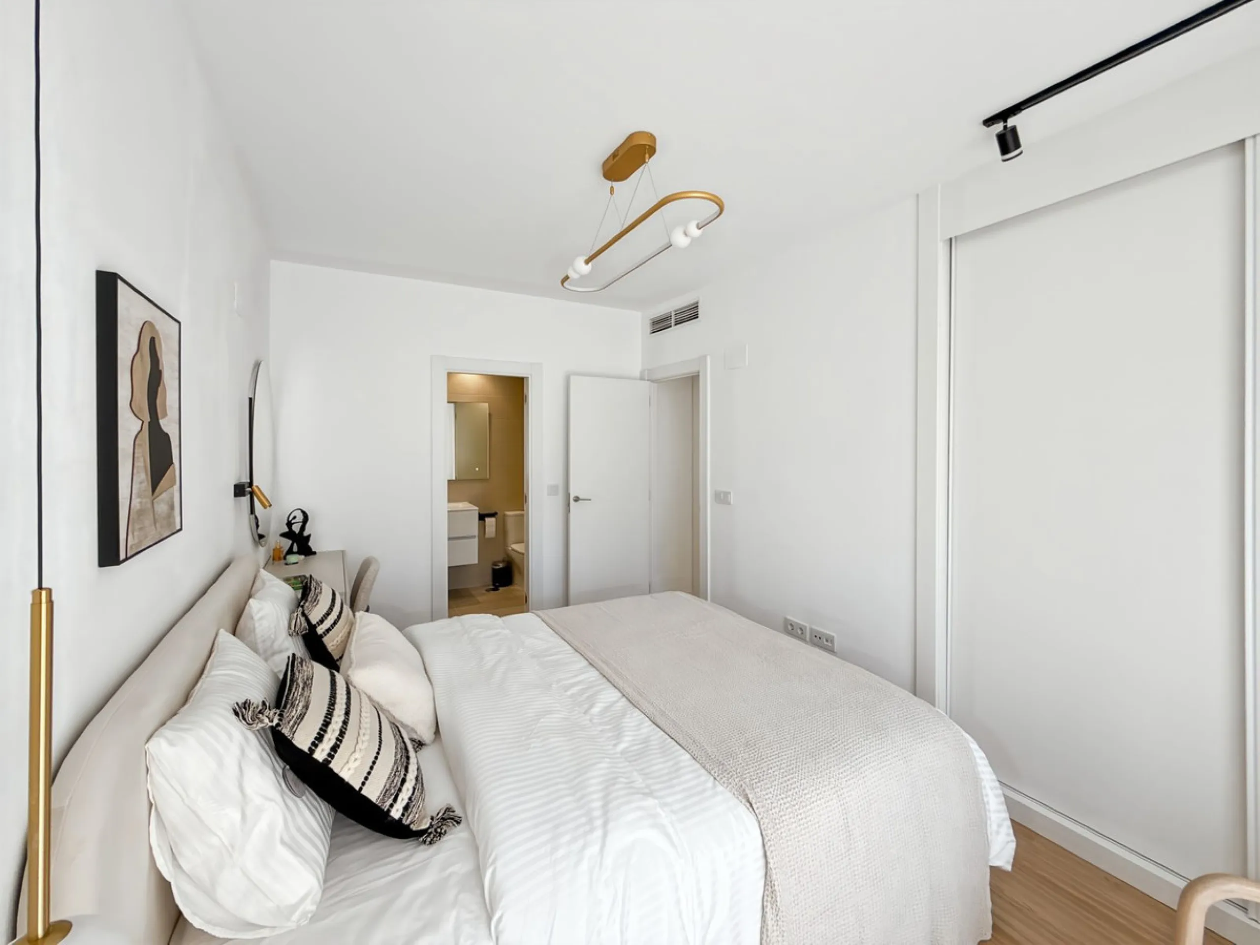 Apartment - Middle Floor Apartment в продаже в Málaga, Málaga. В доме 2 спален и 2 ванных комнат. Площадь дома 72 м²