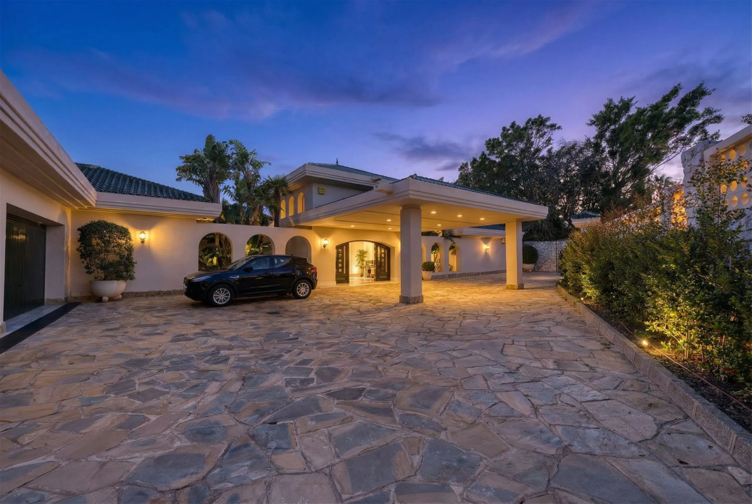 EXCEPTIONAL VILLA  WITH PANORAMIC SEA VIEWS