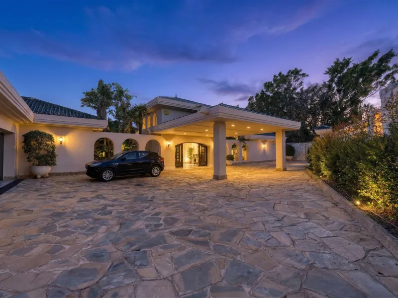 EXCEPTIONAL VILLA  WITH PANORAMIC SEA VIEWS