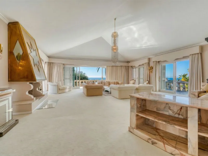 EXCEPTIONAL VILLA  WITH PANORAMIC SEA VIEWS
