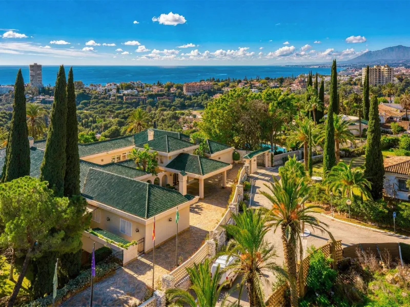 EXCEPTIONAL VILLA  WITH PANORAMIC SEA VIEWS