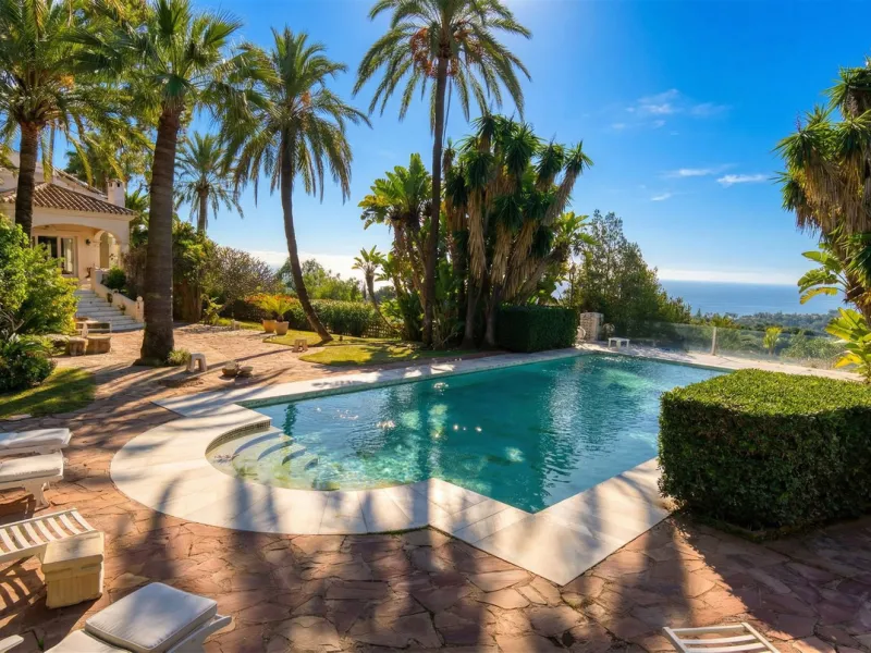 EXCEPTIONAL VILLA  WITH PANORAMIC SEA VIEWS