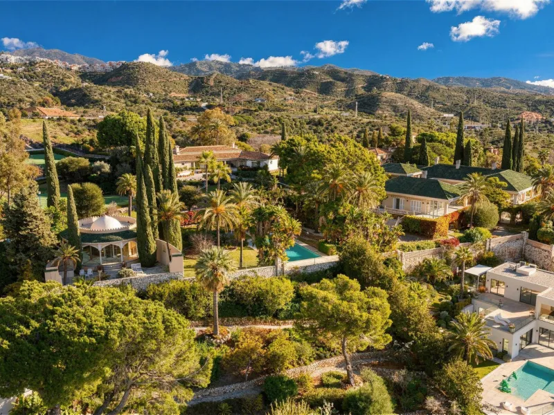 EXCEPTIONAL VILLA  WITH PANORAMIC SEA VIEWS