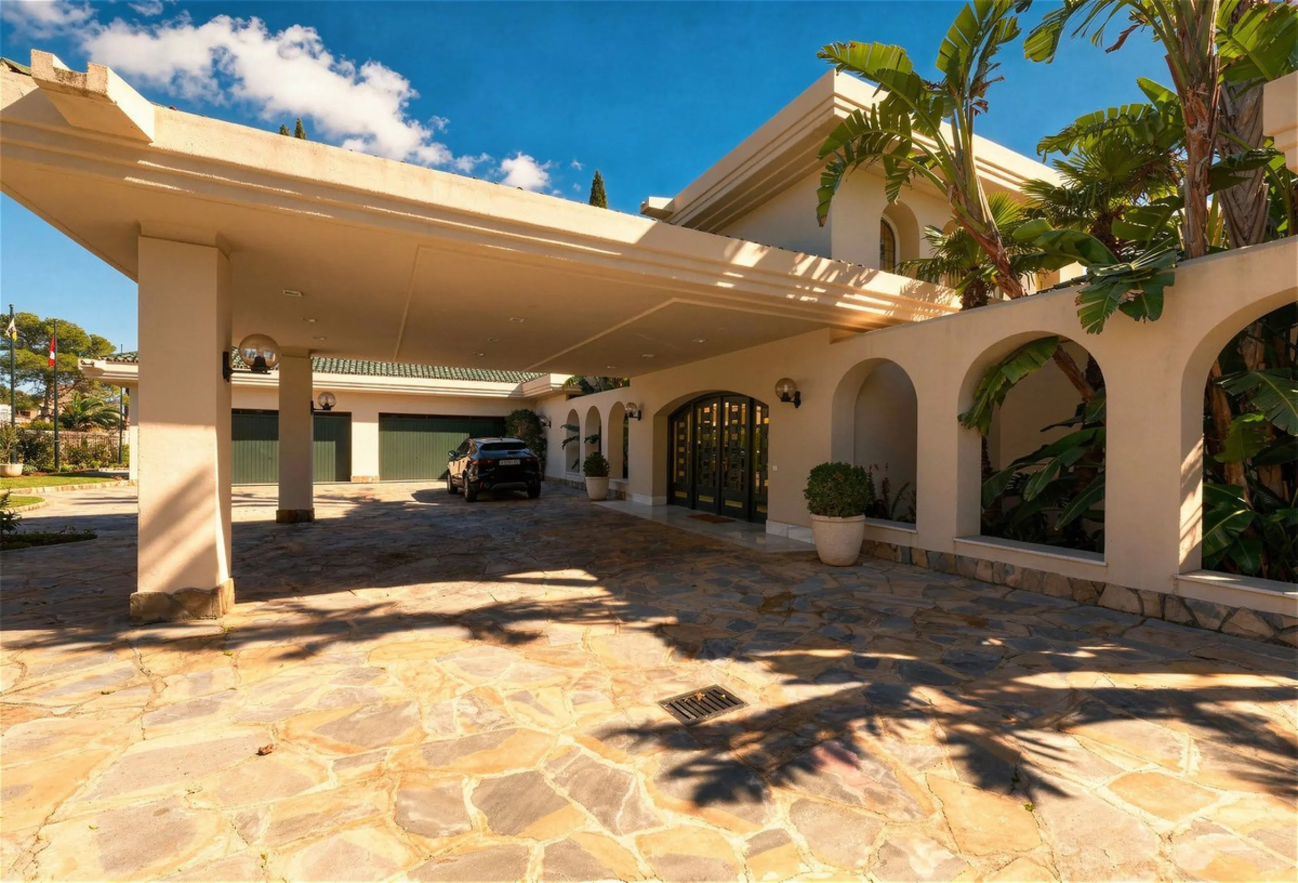 EXCEPTIONAL VILLA  WITH PANORAMIC SEA VIEWS
