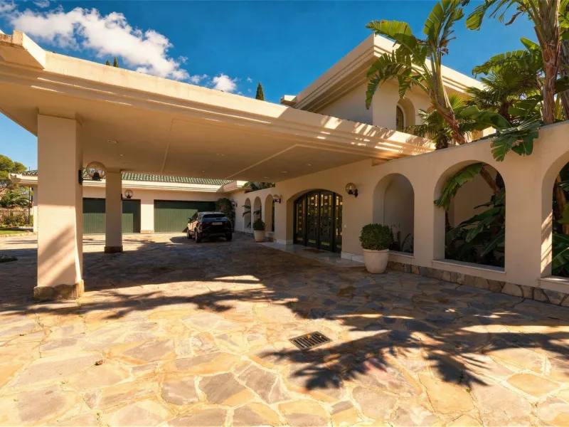 EXCEPTIONAL VILLA  WITH PANORAMIC SEA VIEWS