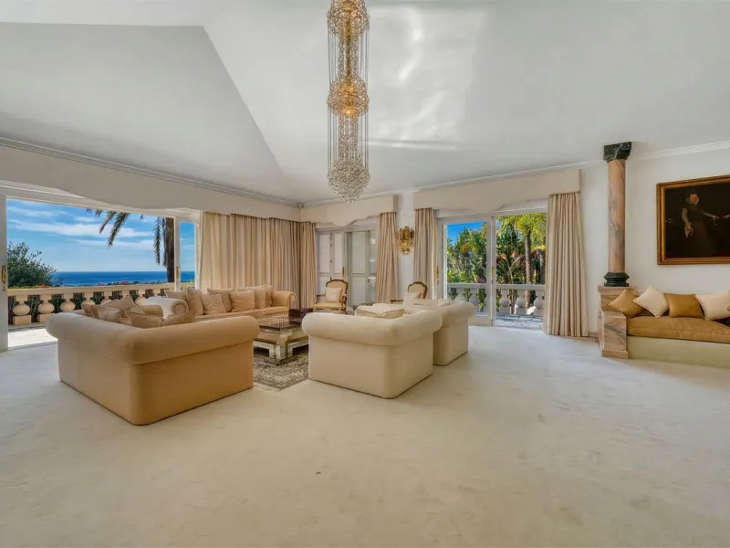 EXCEPTIONAL VILLA  WITH PANORAMIC SEA VIEWS