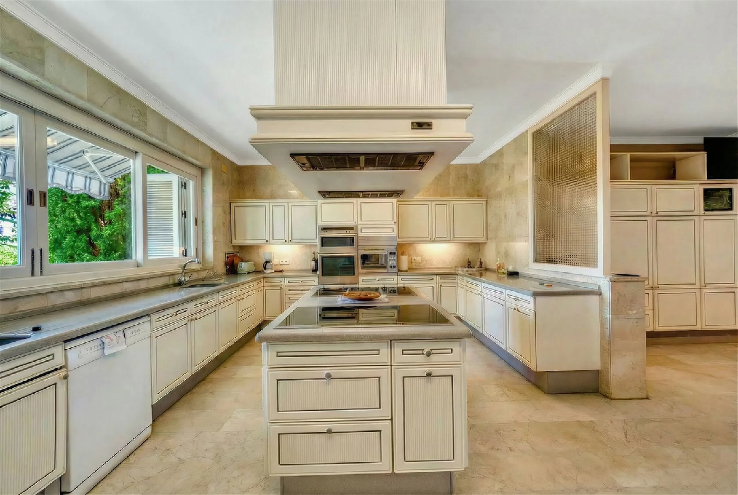 EXCEPTIONAL VILLA  WITH PANORAMIC SEA VIEWS