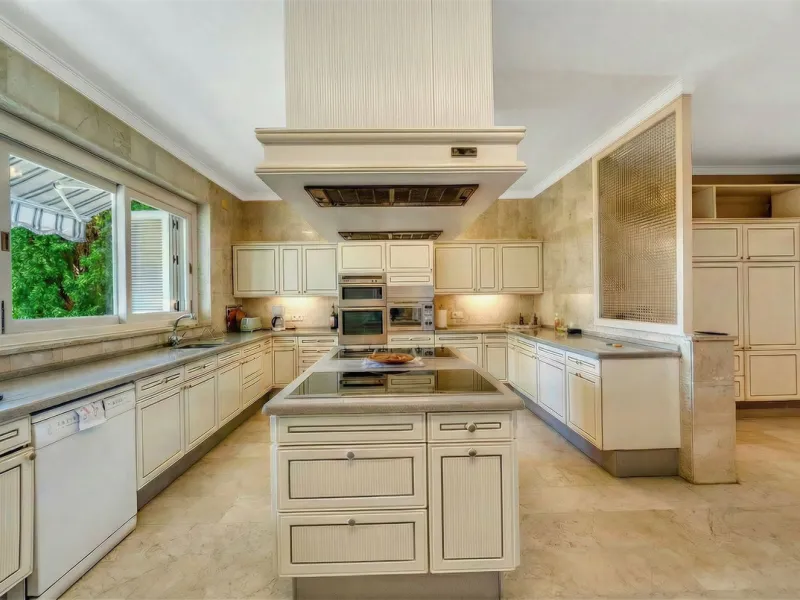 EXCEPTIONAL VILLA  WITH PANORAMIC SEA VIEWS