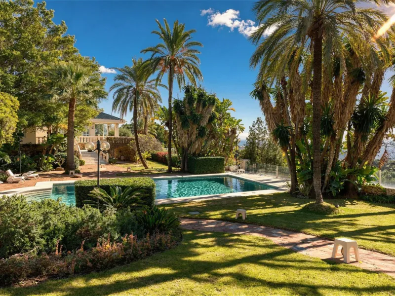 EXCEPTIONAL VILLA  WITH PANORAMIC SEA VIEWS