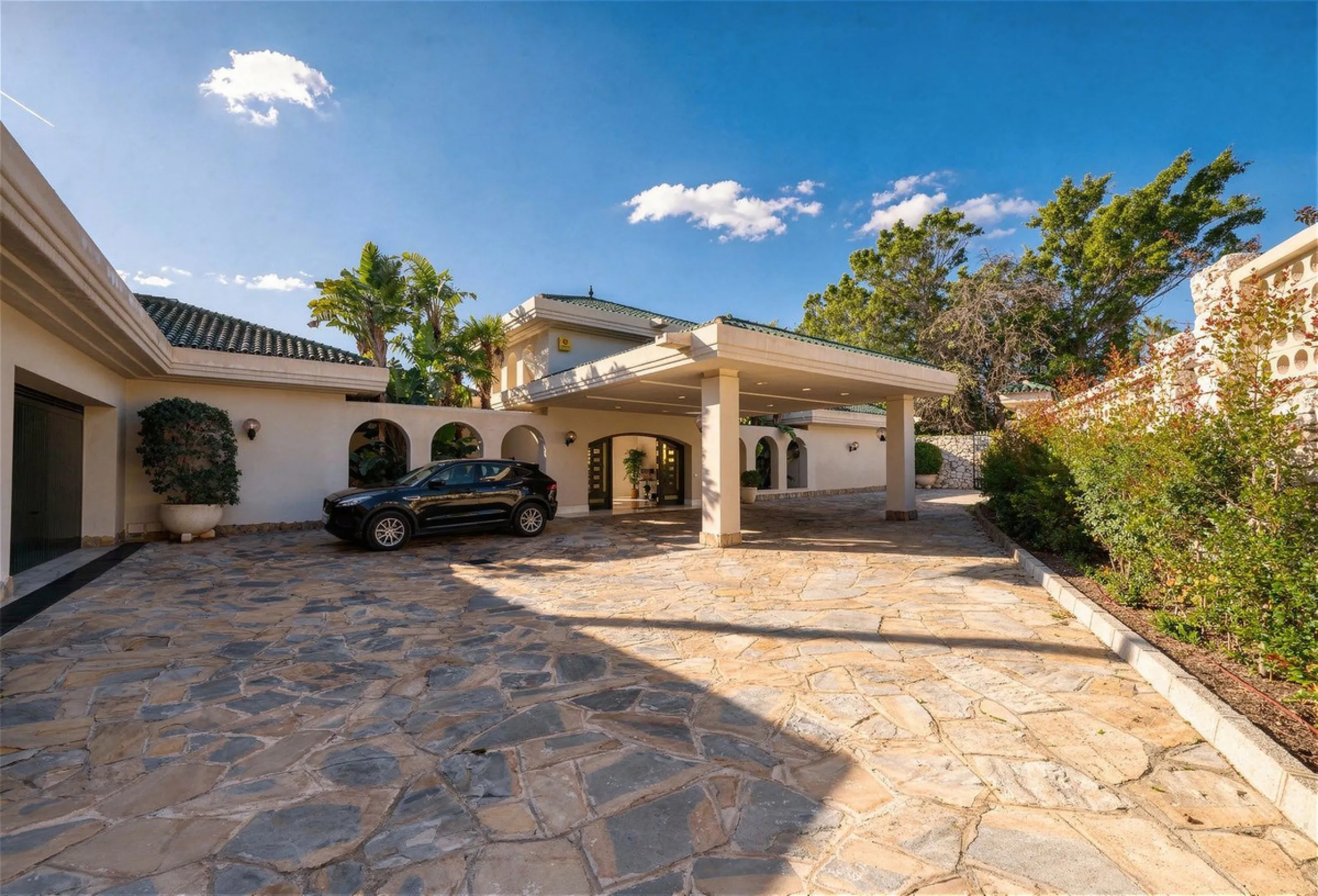 EXCEPTIONAL VILLA  WITH PANORAMIC SEA VIEWS