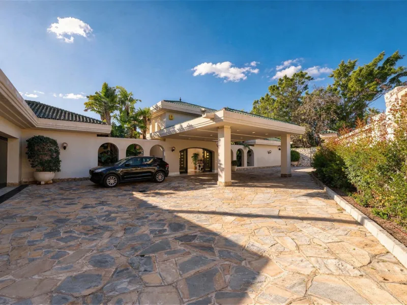 EXCEPTIONAL VILLA  WITH PANORAMIC SEA VIEWS