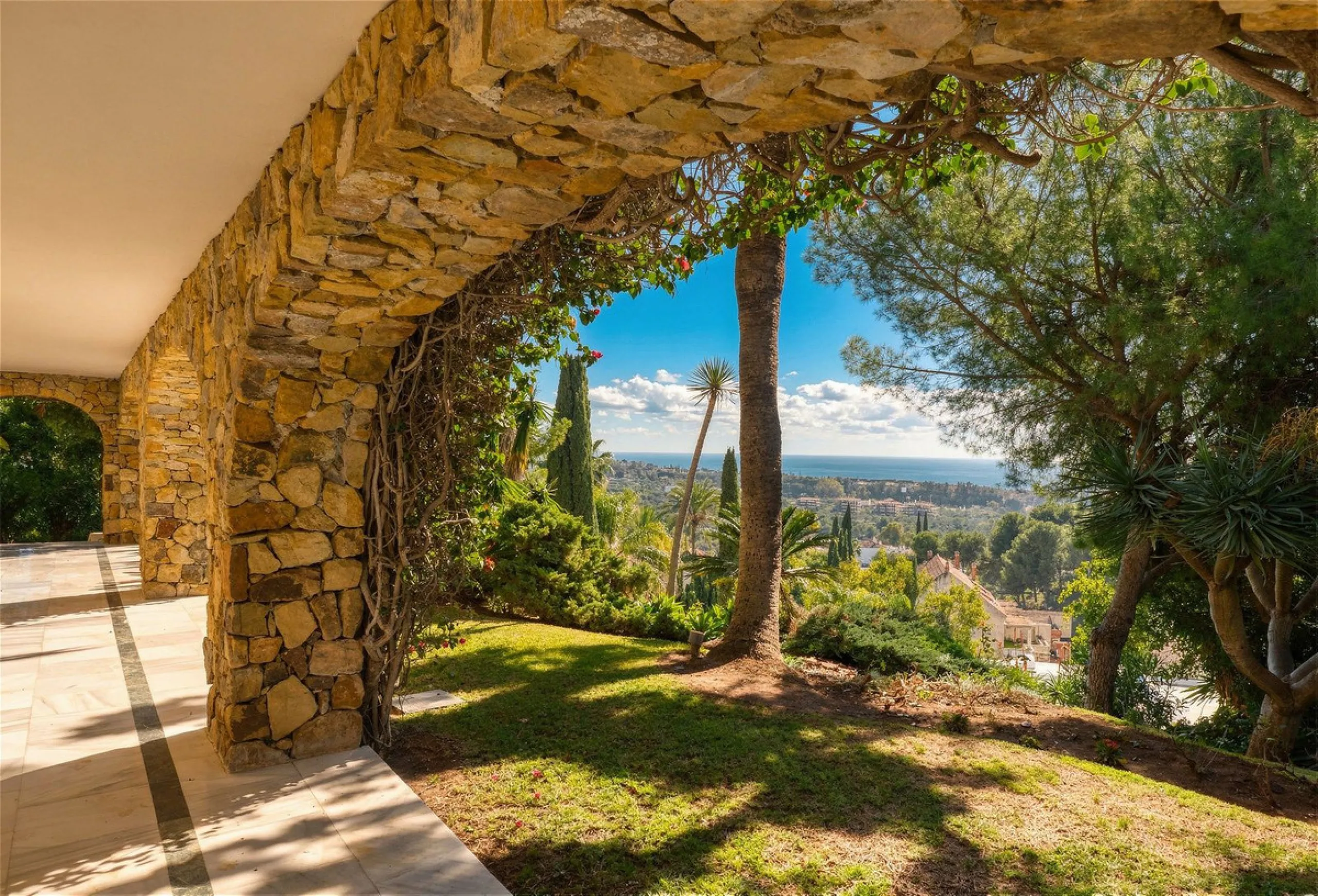 EXCEPTIONAL VILLA  WITH PANORAMIC SEA VIEWS