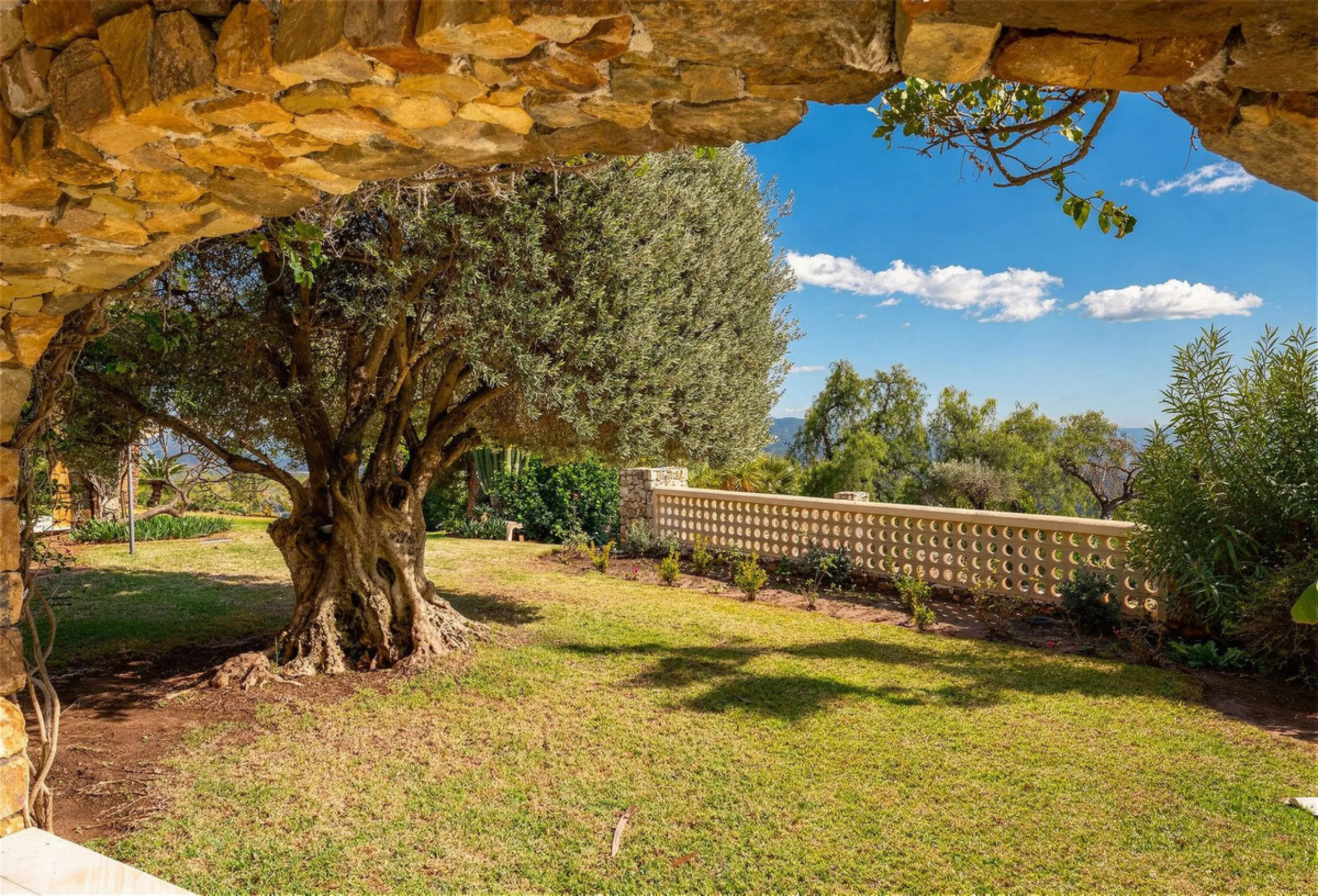 EXCEPTIONAL VILLA  WITH PANORAMIC SEA VIEWS