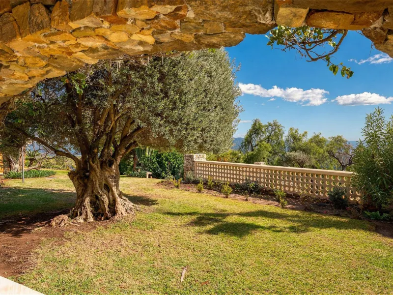 EXCEPTIONAL VILLA  WITH PANORAMIC SEA VIEWS