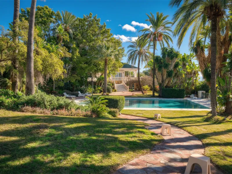 EXCEPTIONAL VILLA  WITH PANORAMIC SEA VIEWS