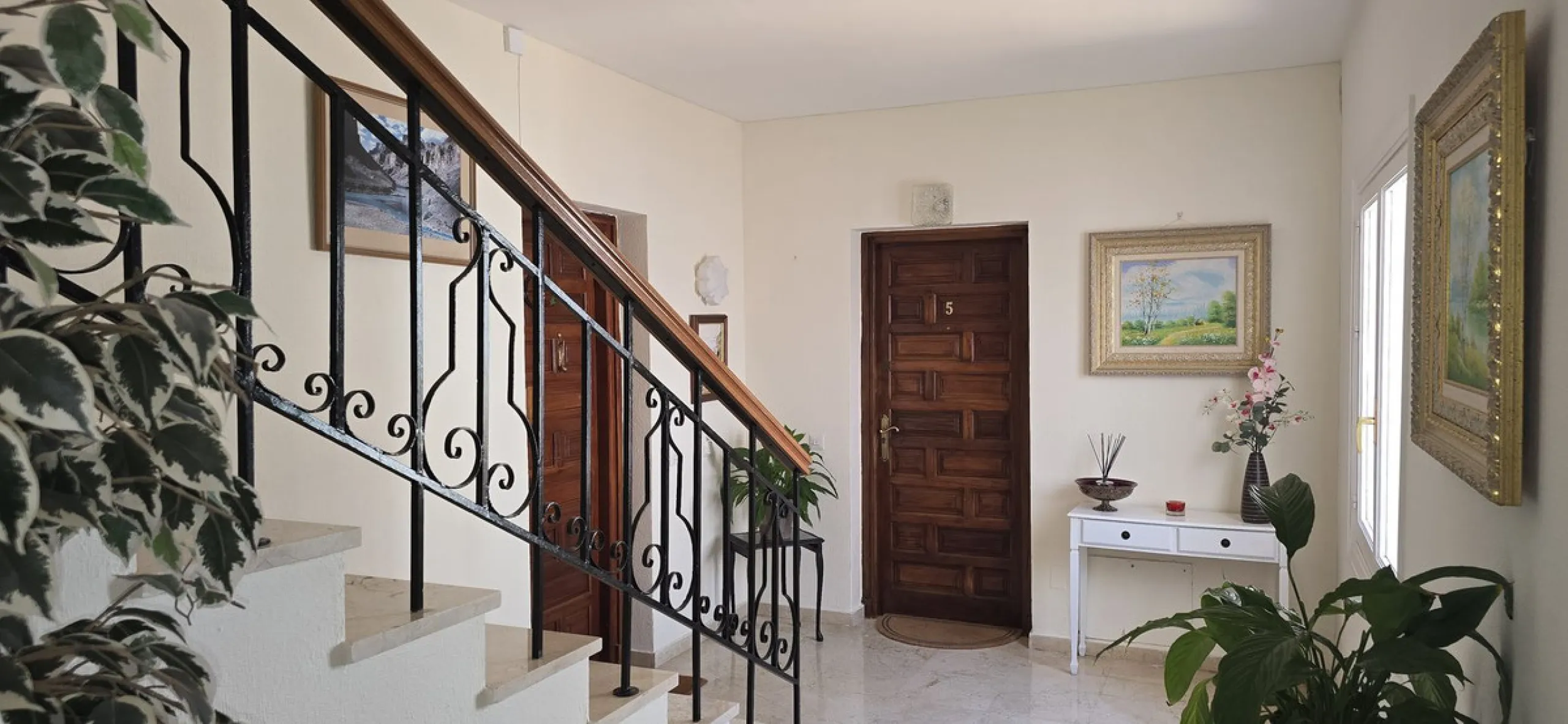 Apartment - Duplex в продаже в El Paraiso, Málaga. В доме 2 спален и 3 ванных комнат. Площадь дома 126 м²