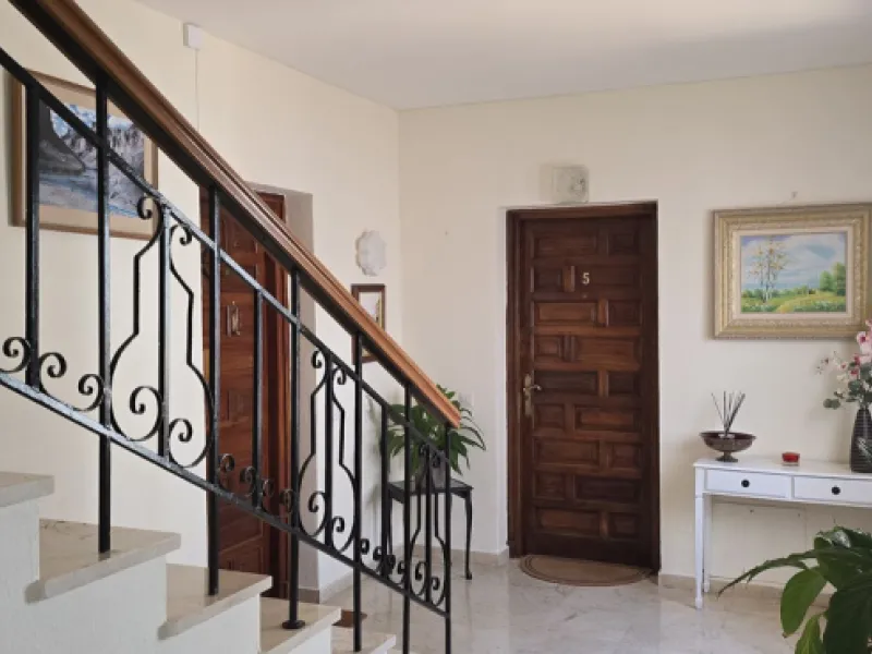 Apartment - Duplex в продаже в El Paraiso, Málaga. В доме 2 спален и 3 ванных комнат. Площадь дома 126 м²