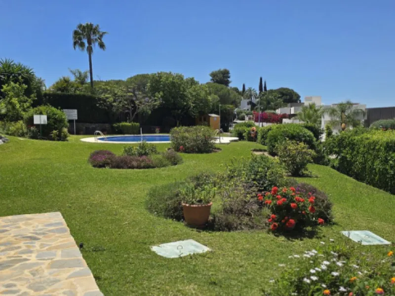 Apartment - Duplex в продаже в El Paraiso, Málaga. В доме 2 спален и 3 ванных комнат. Площадь дома 126 м²