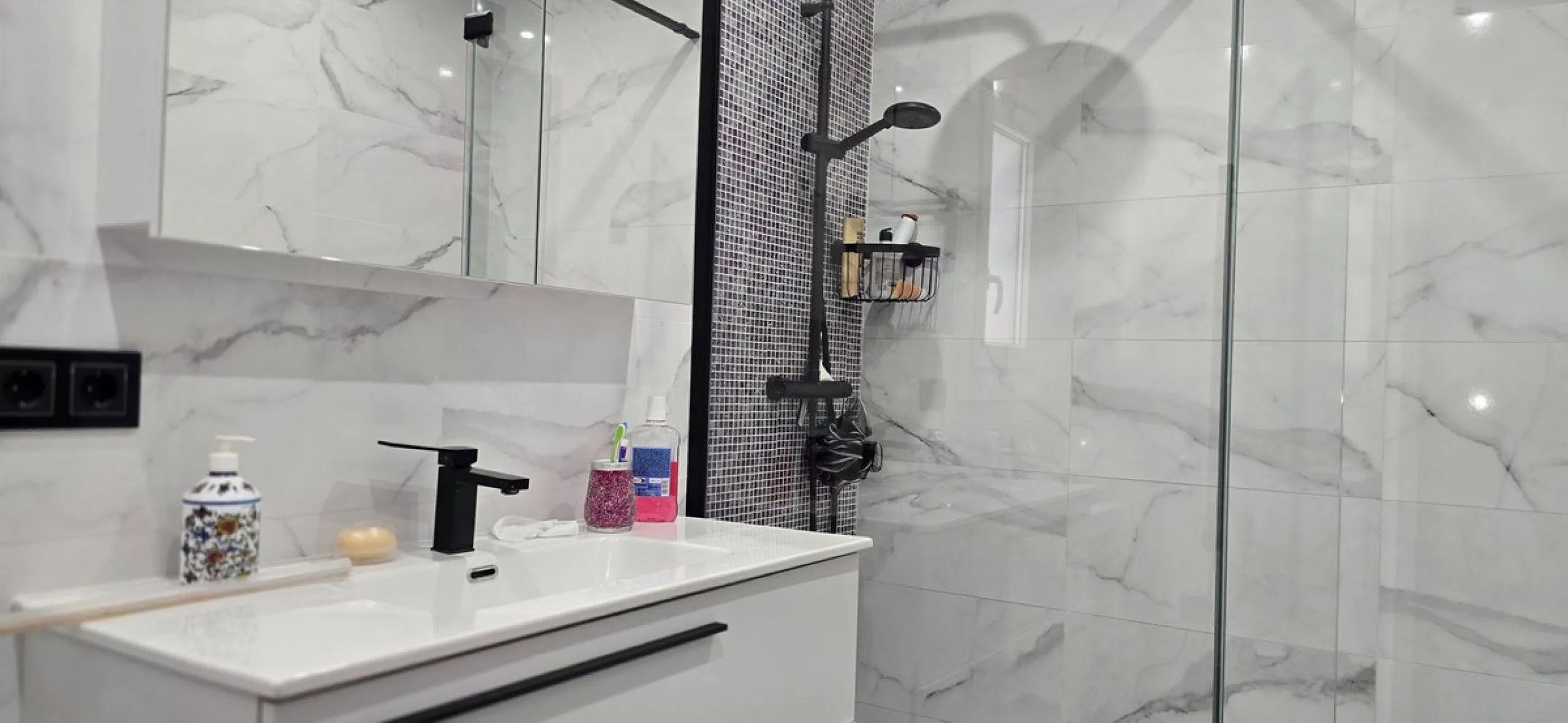 Apartment - Duplex в продаже в El Paraiso, Málaga. В доме 2 спален и 3 ванных комнат. Площадь дома 126 м²