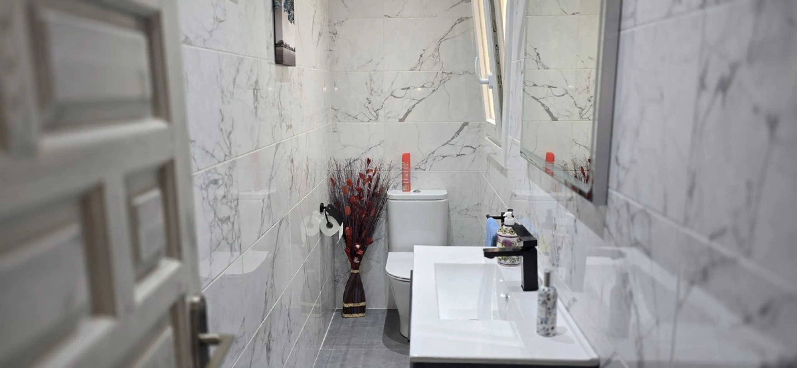 Apartment - Duplex в продаже в El Paraiso, Málaga. В доме 2 спален и 3 ванных комнат. Площадь дома 126 м²
