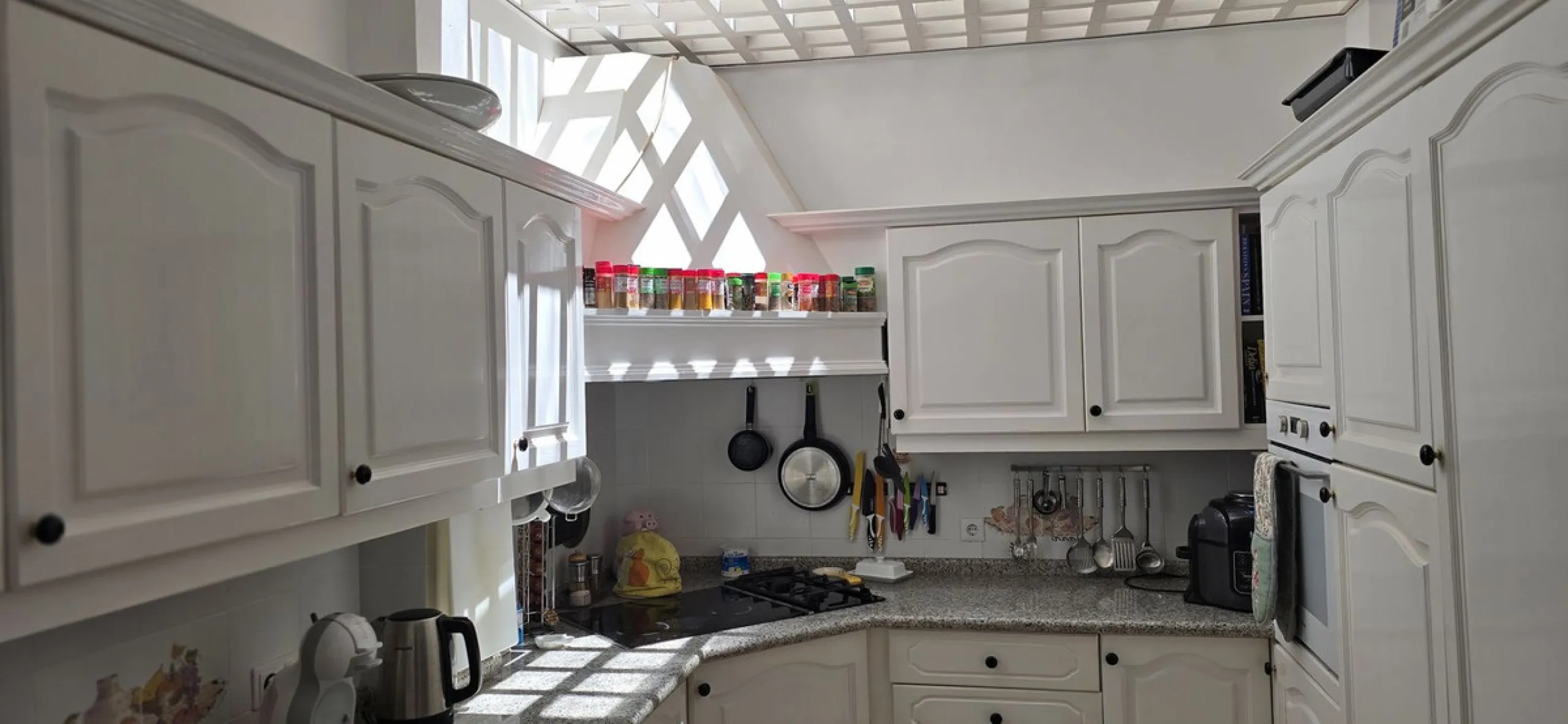Apartment - Duplex в продаже в El Paraiso, Málaga. В доме 2 спален и 3 ванных комнат. Площадь дома 126 м²