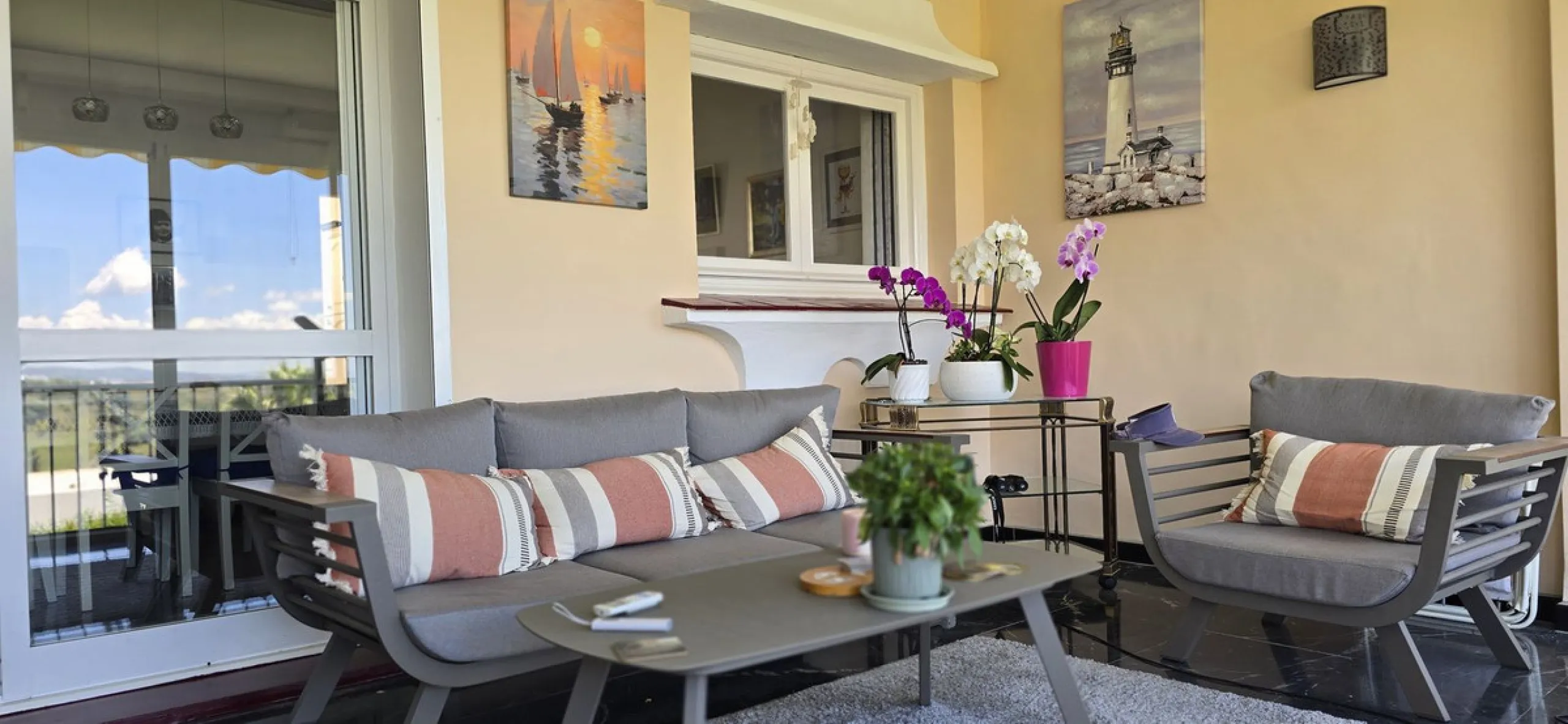 Apartment - Duplex в продаже в El Paraiso, Málaga. В доме 2 спален и 3 ванных комнат. Площадь дома 126 м²