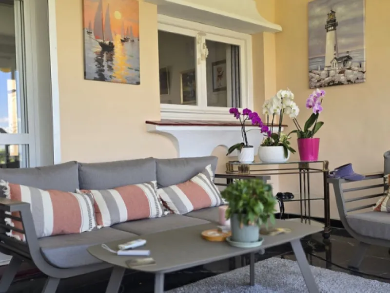 Apartment - Duplex в продаже в El Paraiso, Málaga. В доме 2 спален и 3 ванных комнат. Площадь дома 126 м²