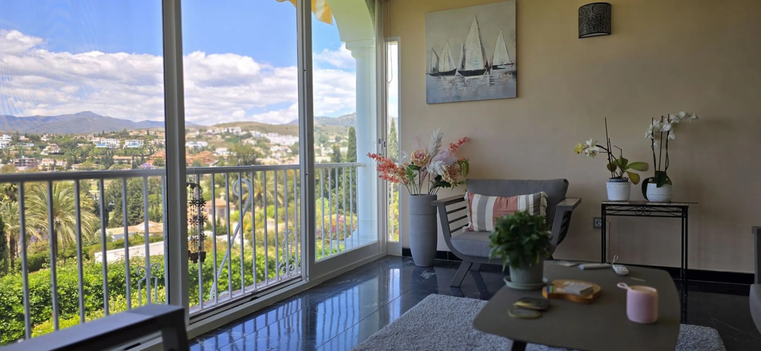 Apartment - Duplex в продаже в El Paraiso, Málaga. В доме 2 спален и 3 ванных комнат. Площадь дома 126 м²