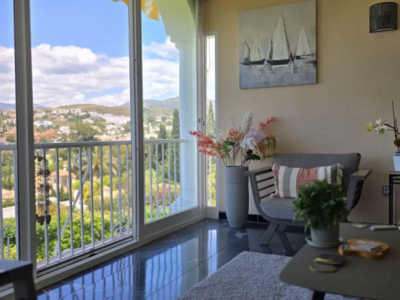 Apartment - Duplex в продаже в El Paraiso, Málaga. В доме 2 спален и 3 ванных комнат. Площадь дома 126 м²