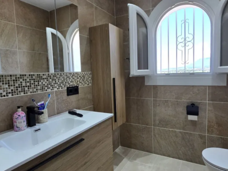 Apartment - Duplex в продаже в El Paraiso, Málaga. В доме 2 спален и 3 ванных комнат. Площадь дома 126 м²