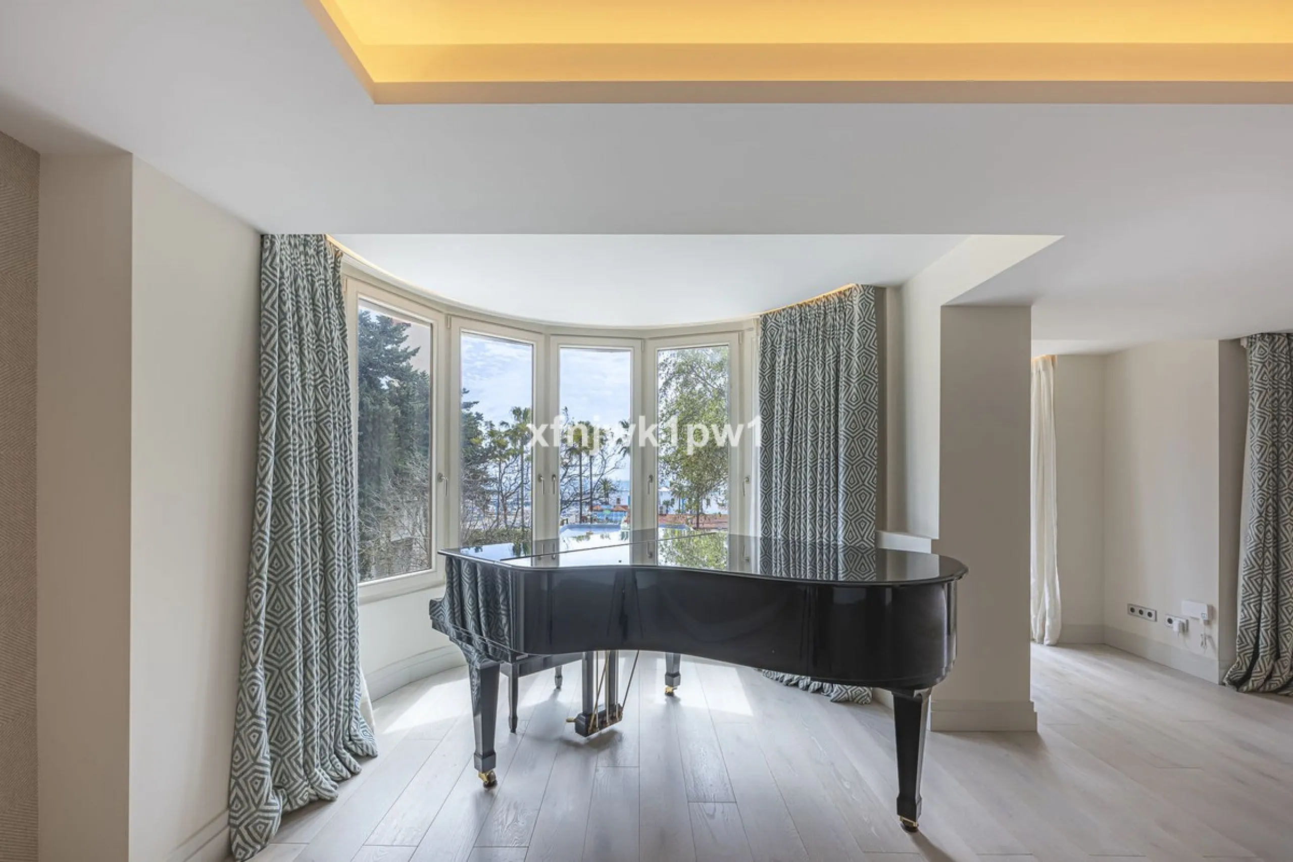 Luxury Home in the Heart of Marbella – Fully Renovated with Sea Views