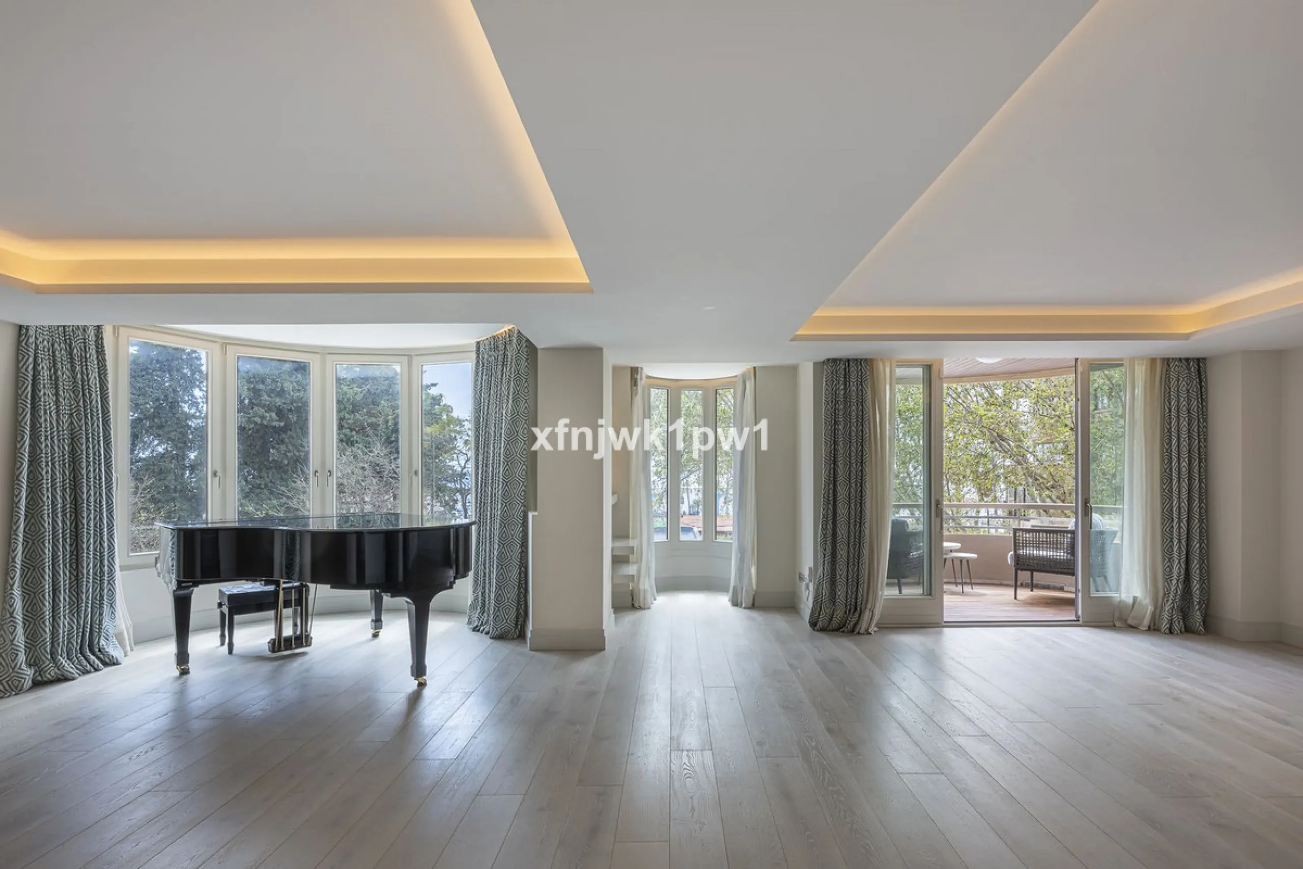 Luxury Home in the Heart of Marbella – Fully Renovated with Sea Views