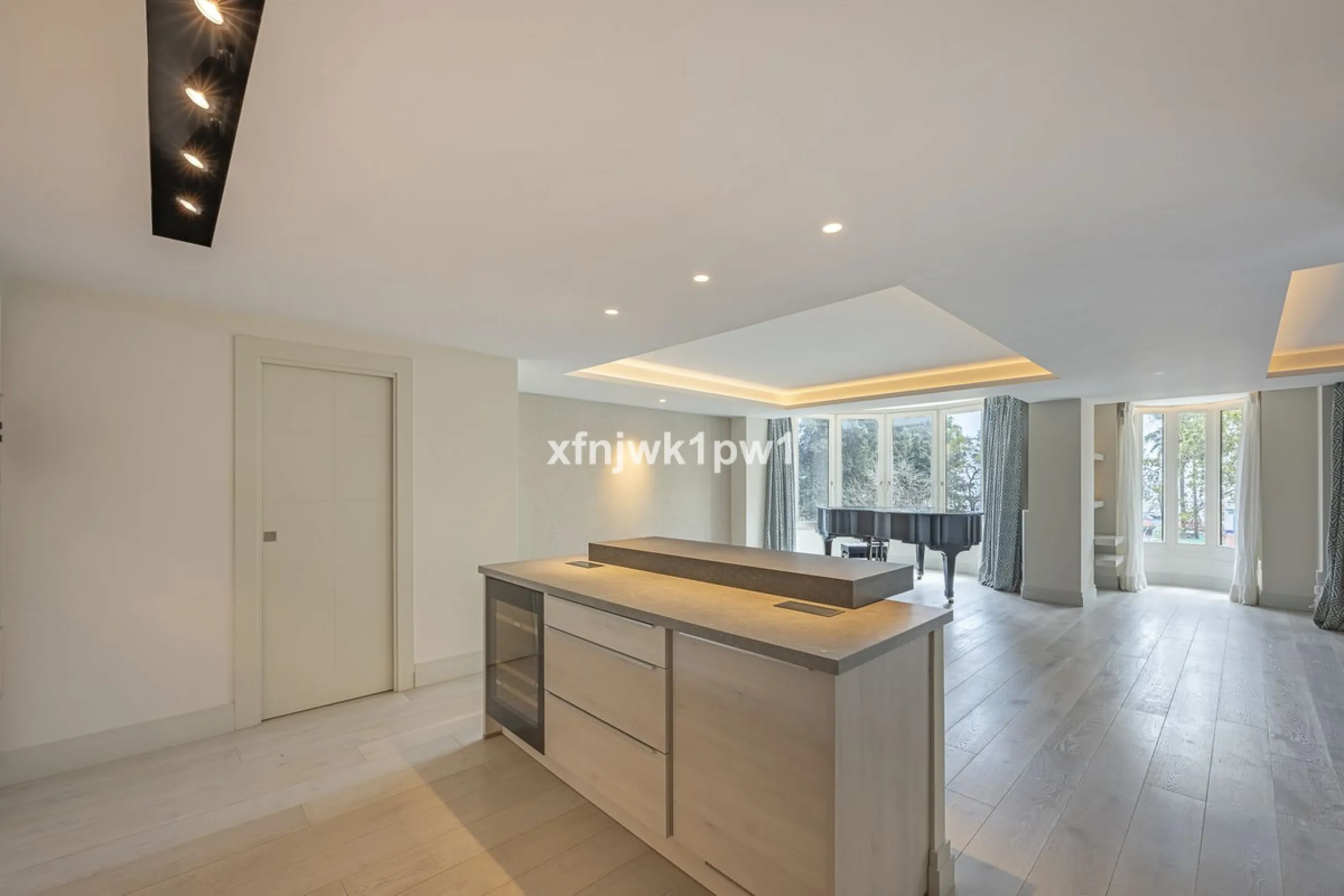Luxury Home in the Heart of Marbella – Fully Renovated with Sea Views