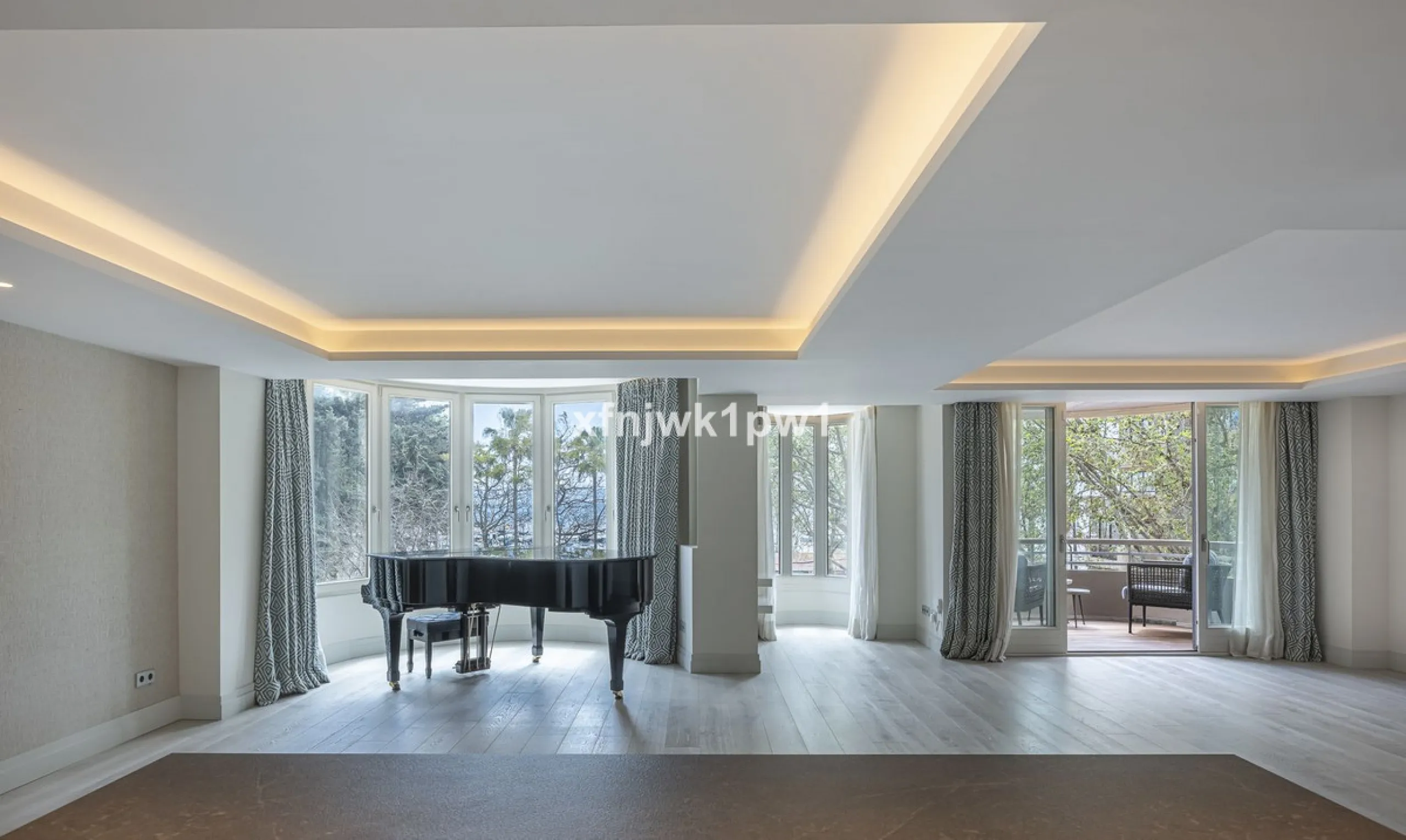 Luxury Home in the Heart of Marbella – Fully Renovated with Sea Views