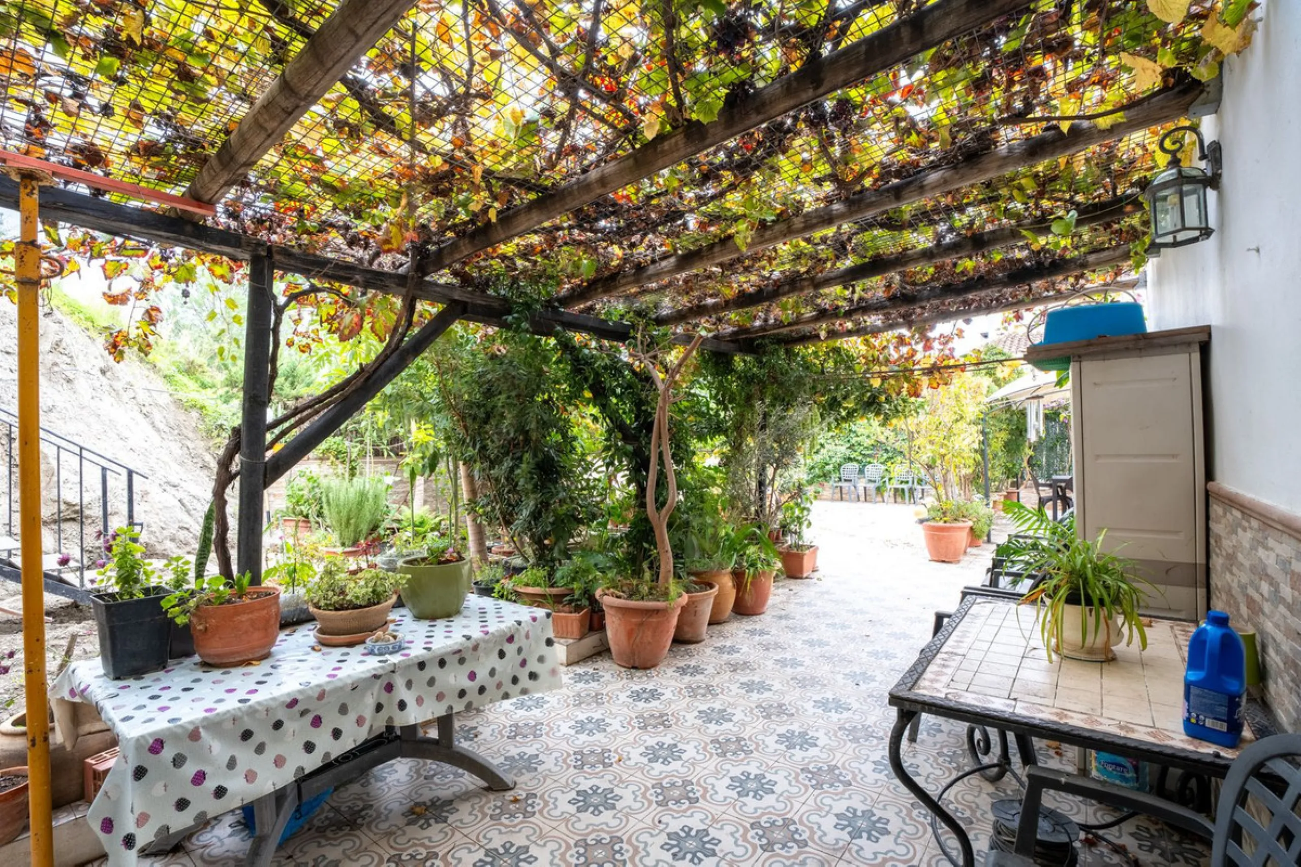 Beautiful semi-detached house in Estepona town close to all services, shops, restaurants, schools, sports