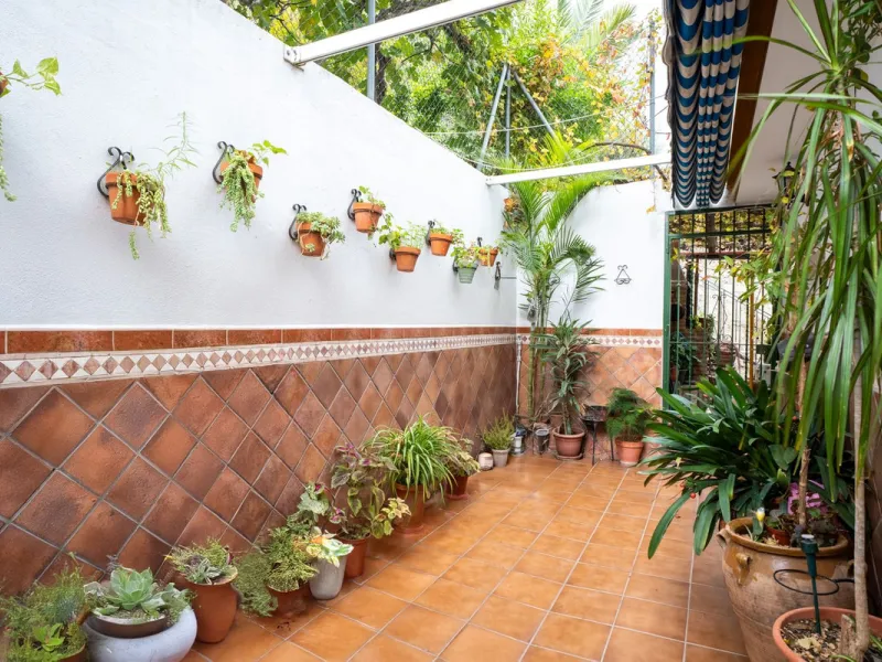 Beautiful semi-detached house in Estepona town close to all services, shops, restaurants, schools, sports