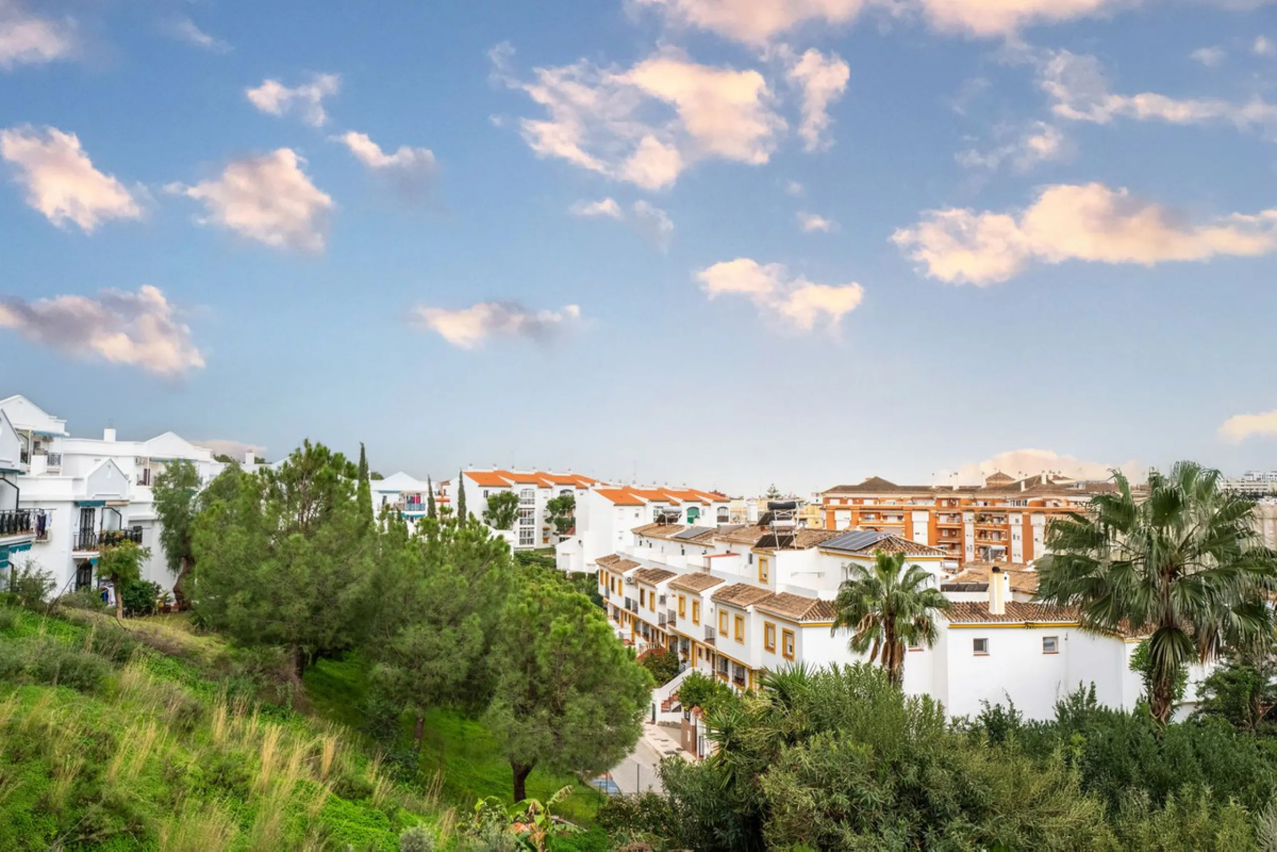 Beautiful semi-detached house in Estepona town close to all services, shops, restaurants, schools, sports
