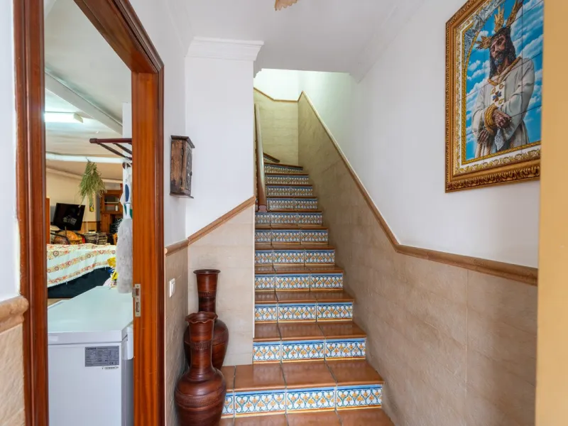 Beautiful semi-detached house in Estepona town close to all services, shops, restaurants, schools, sports
