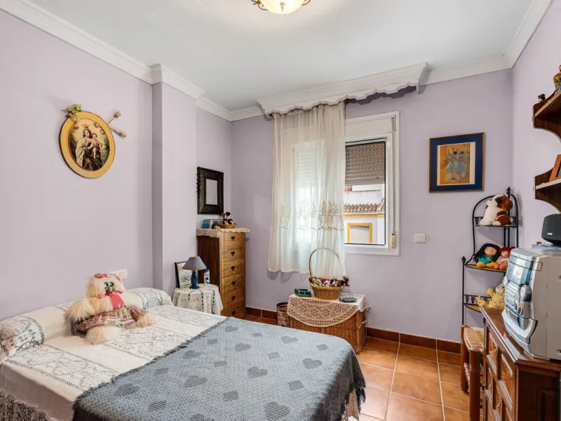 Beautiful semi-detached house in Estepona town close to all services, shops, restaurants, schools, sports