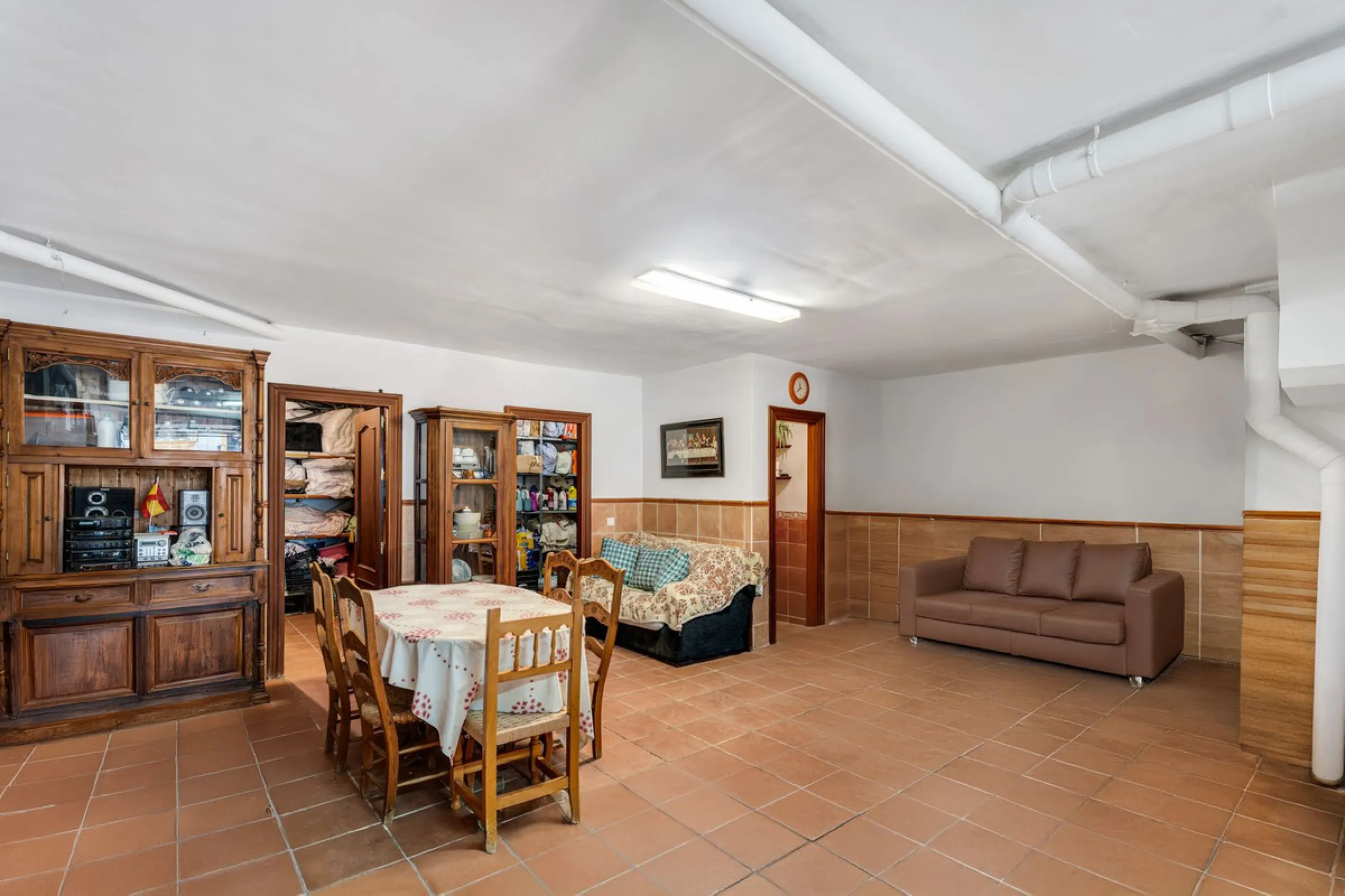 Beautiful semi-detached house in Estepona town close to all services, shops, restaurants, schools, sports