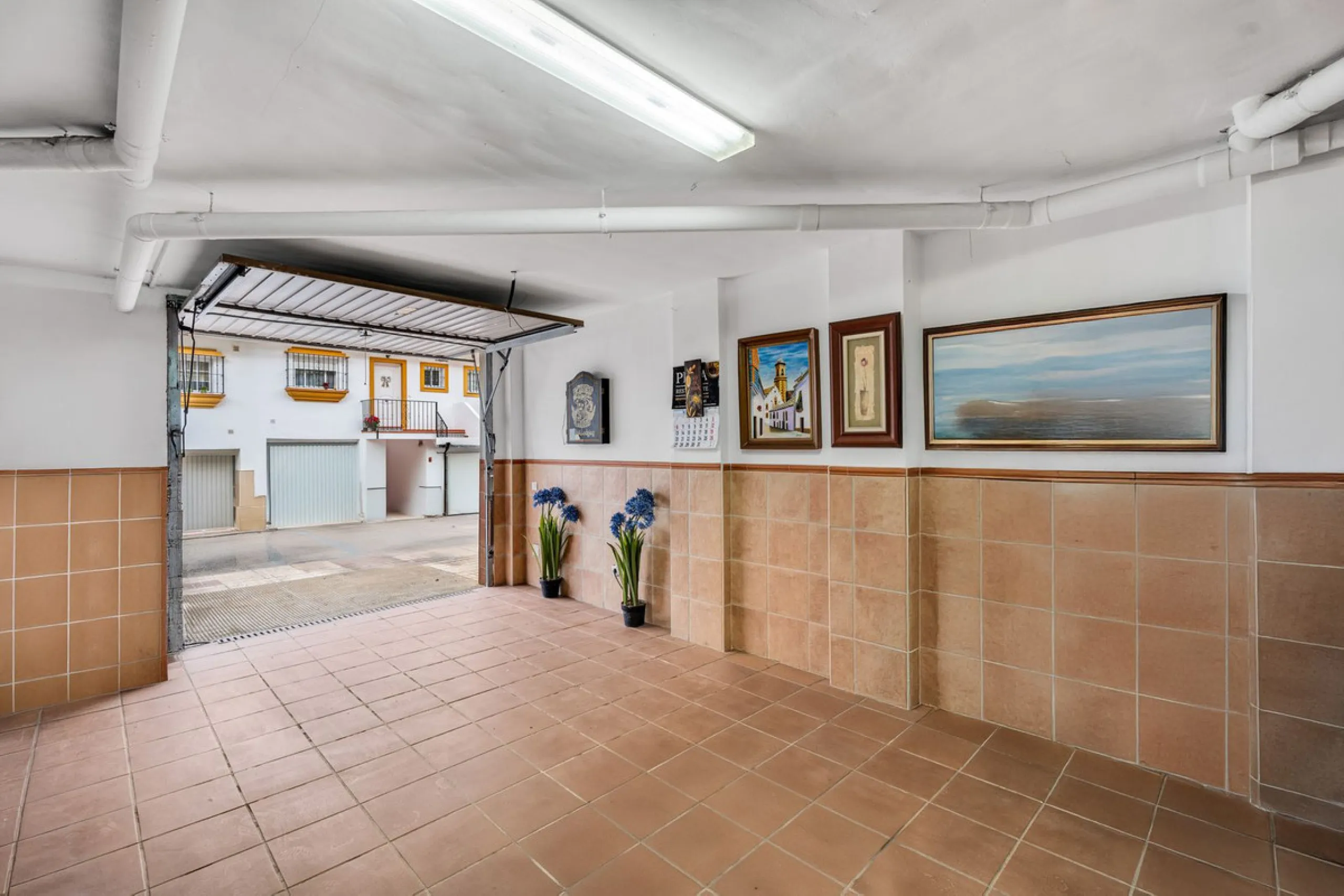 Beautiful semi-detached house in Estepona town close to all services, shops, restaurants, schools, sports