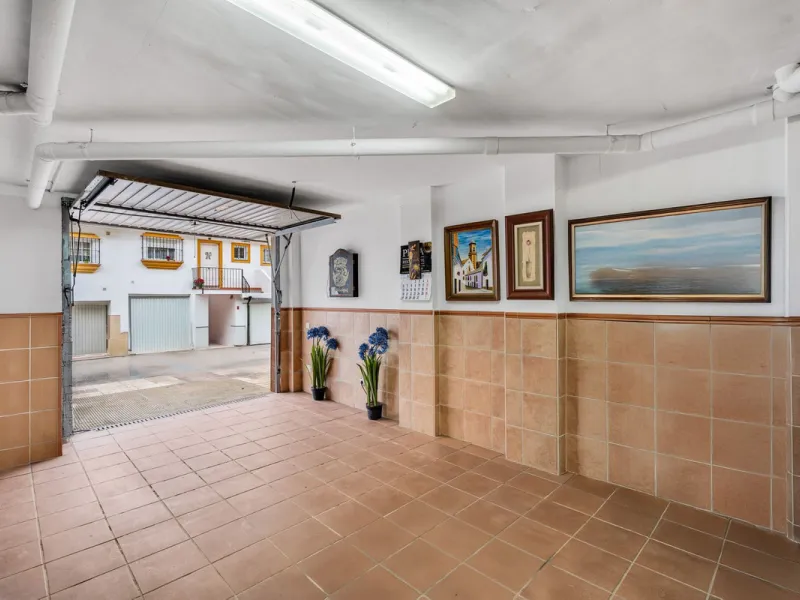 Beautiful semi-detached house in Estepona town close to all services, shops, restaurants, schools, sports