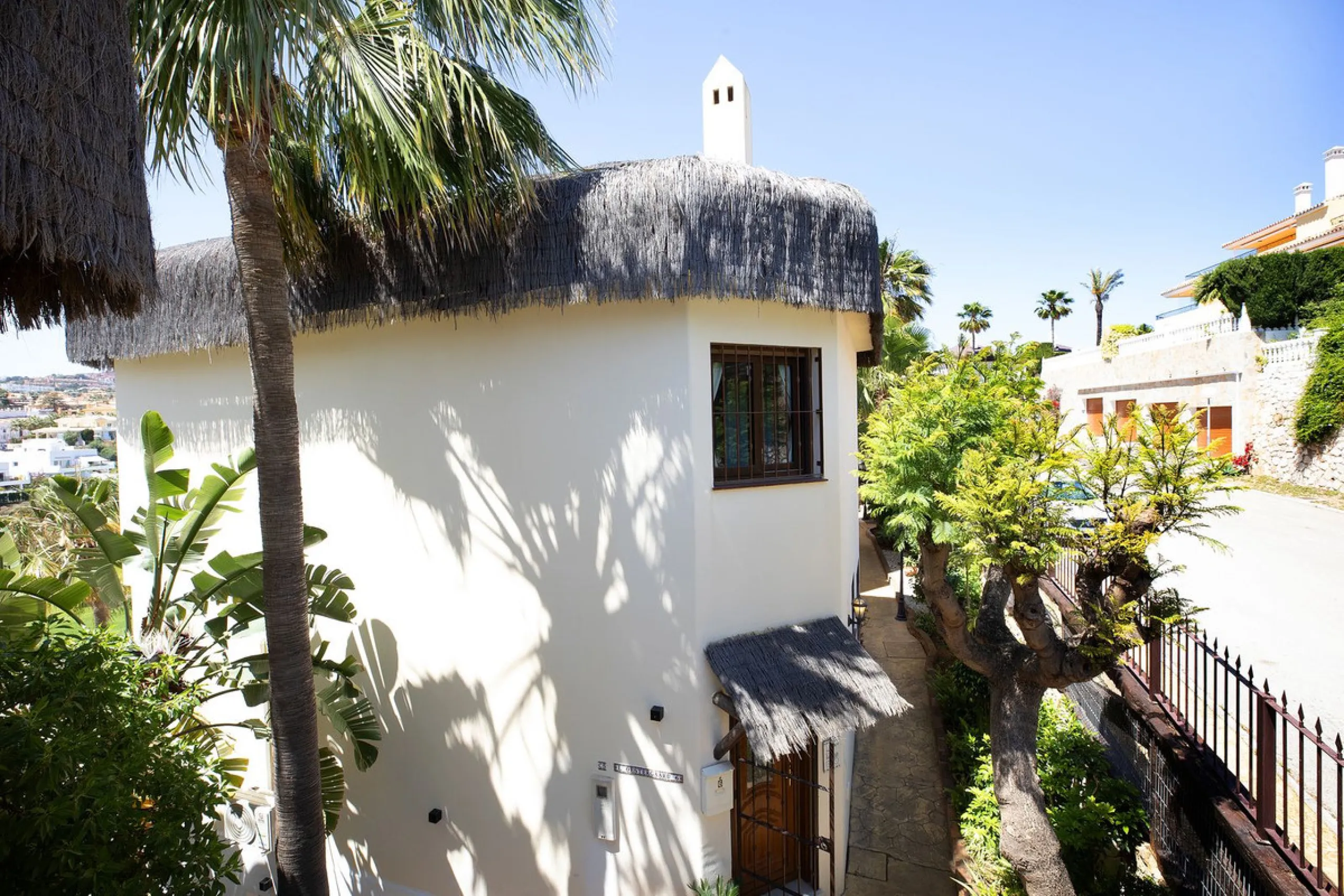 Elegant 3-Bedroom Semi-Detached House with Private Pool, Golf Views & Dream Location – Marbella