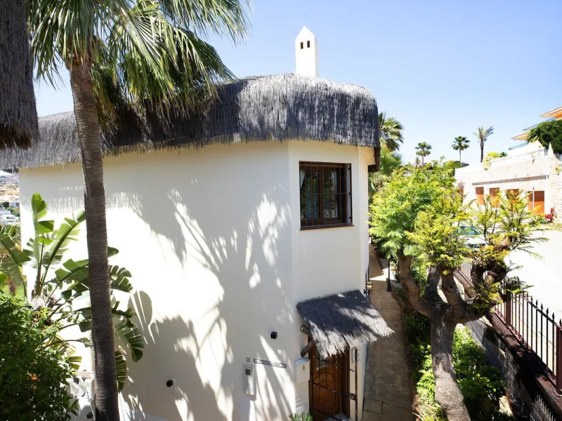 Elegant 3-Bedroom Semi-Detached House with Private Pool, Golf Views & Dream Location – Marbella