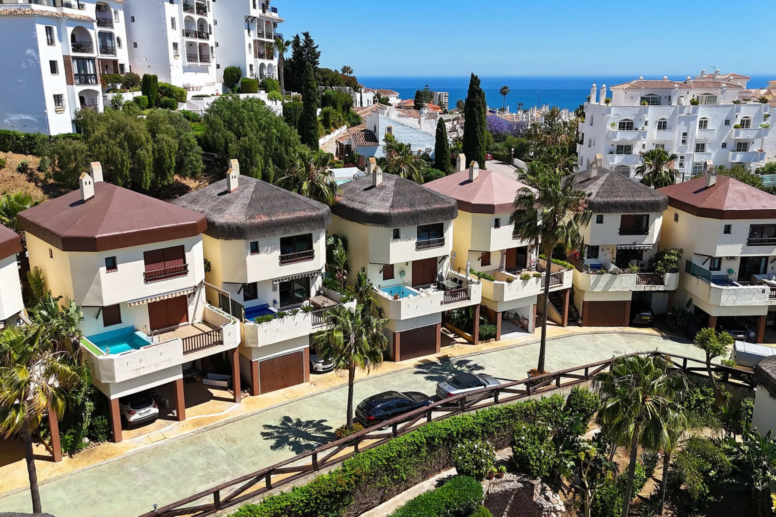 Elegant 3-Bedroom Semi-Detached House with Private Pool, Golf Views & Dream Location – Marbella
